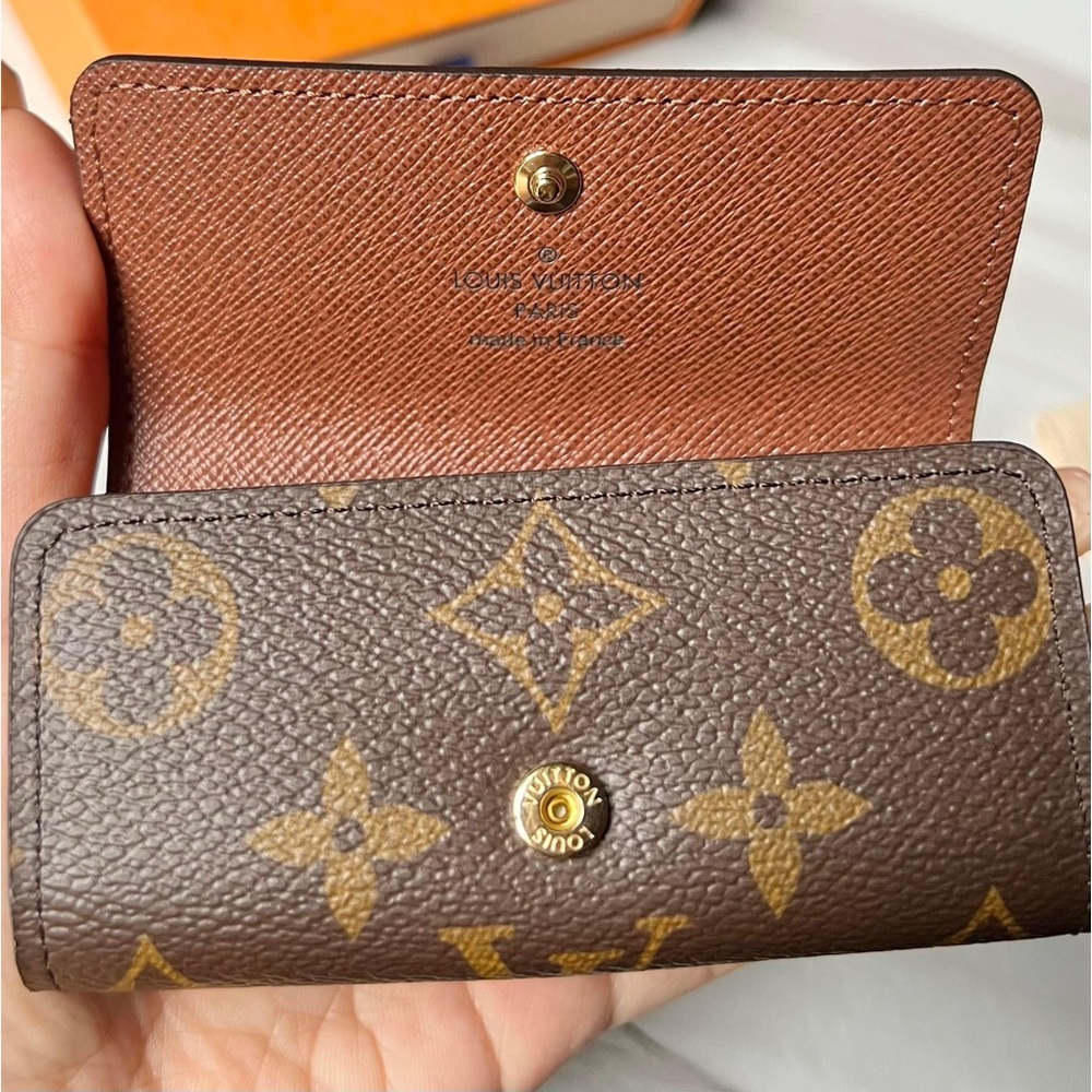 Louis Vuitton 4 key holder Monogram - Picture 9 of 9